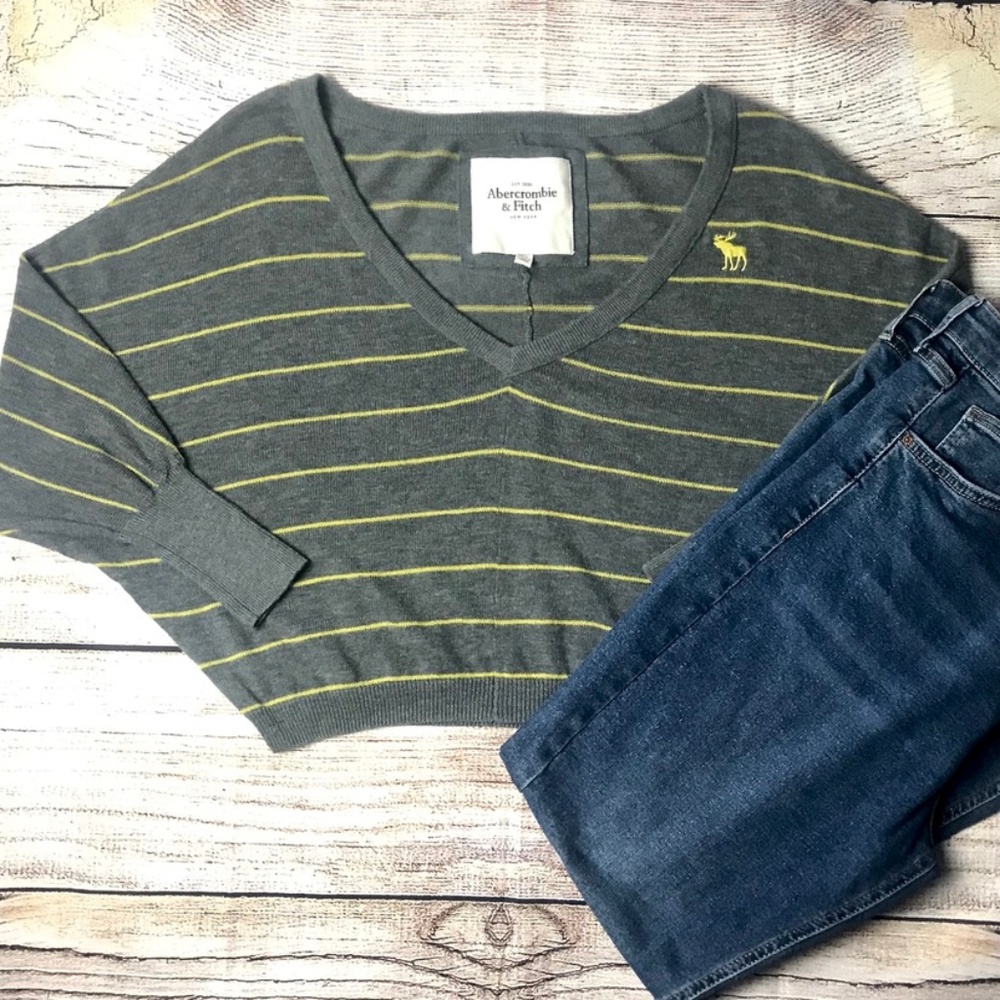 Abercrombie & Fitch Cropped Pullover Sweater